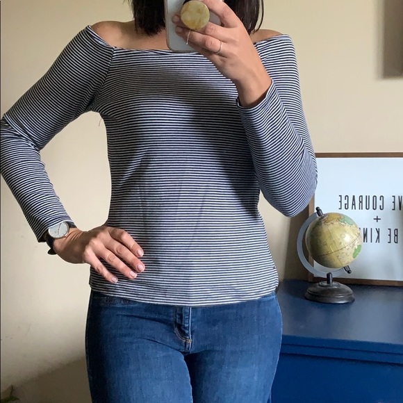 GAP off shoulder top - Picture 1 of 2